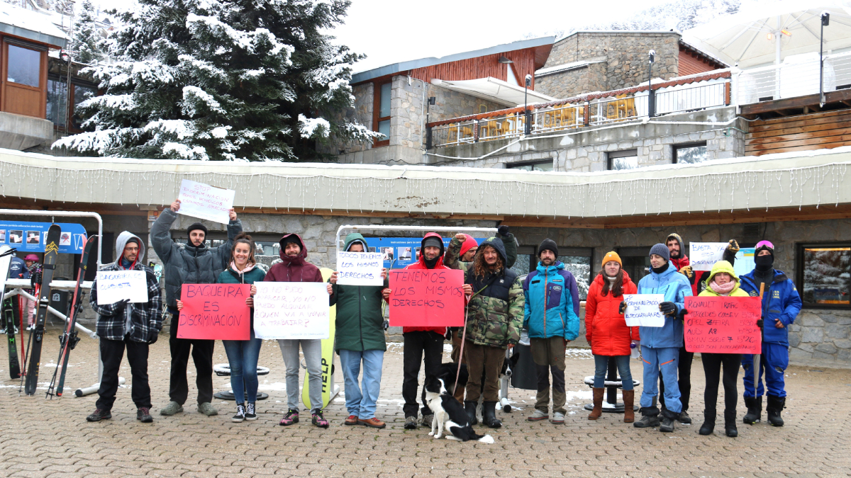 En caravanes per falta d’habitatge assequible. Treballadors de temporada dormen en caravanes per falta d’habitatge assequible de Naut Aran i s’han mobilitzat per exigir condicions d’allotjament dignes. - ACN