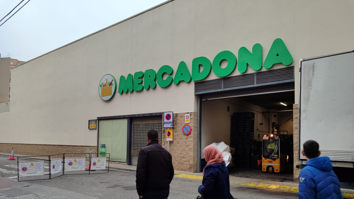 La botiga va tancar al migdia. - EMM