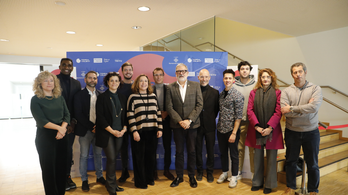 Representants de la Paeria i la Fundació Princesa de Girona, ahir en la presentació del Tour del Talent. - AMADO FORROLLA