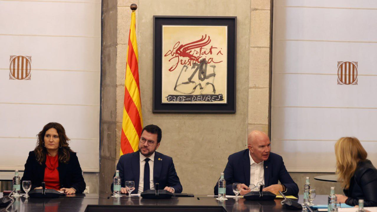 El Executiu, con Mascort a la derecha, que ratificó el plan de sequía. - ACN