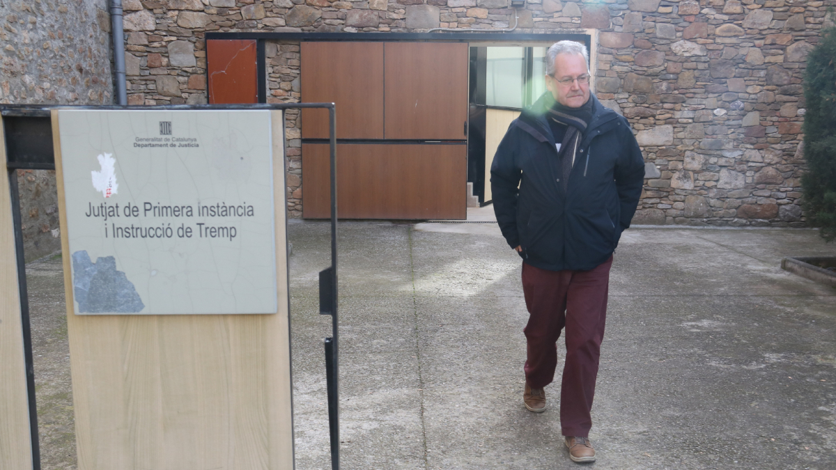 Joan Ubach, exalcalde de Tremp i patró de la fundació, al sortir del jutjat. - I. GÓMEZ (ACN)