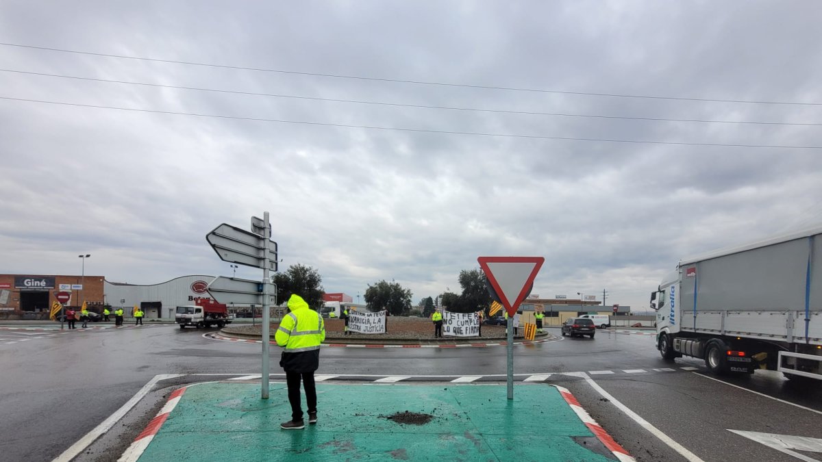 Las protestas se trasladaron ayer a una rotonda del polígono.
