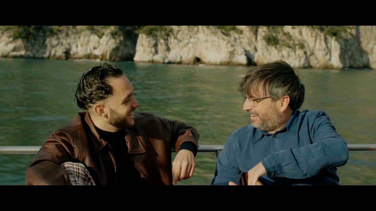 El cantante C. Tangana, junto al presentador Jordi Évole. - ATRESMEDIA