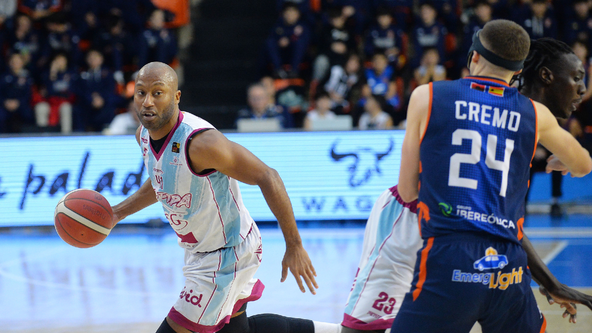 Hasbrouck, decisiu amb 10 punts a l’últim quart, supera un bloqueig. - ÀREA 11