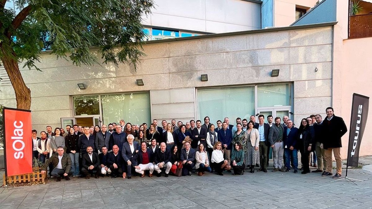 Foto de familia de la convención de ventas del grupo leridano Taurus. - TAURUS