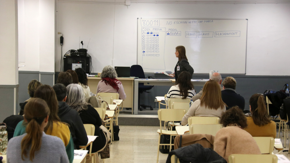 Participantes en las pruebas en una aula de Inefc Lleida. - ACN