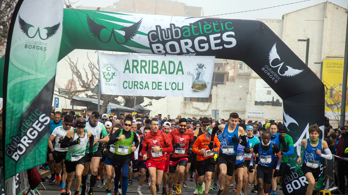 Moment de la sortida de la prova dels 10 quilòmetres, la reina en una nova edició de la Cursa de l’Oli. - AJUNTAMENT DE LES BORGES