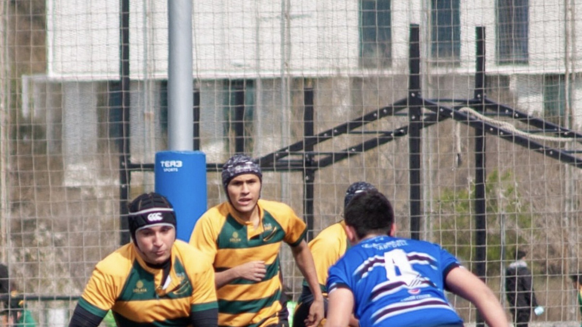 Marçal Carreras, amb la pilota, durant un partit amb l’Inef Lleida. - INEF LLEIDA RUGBI