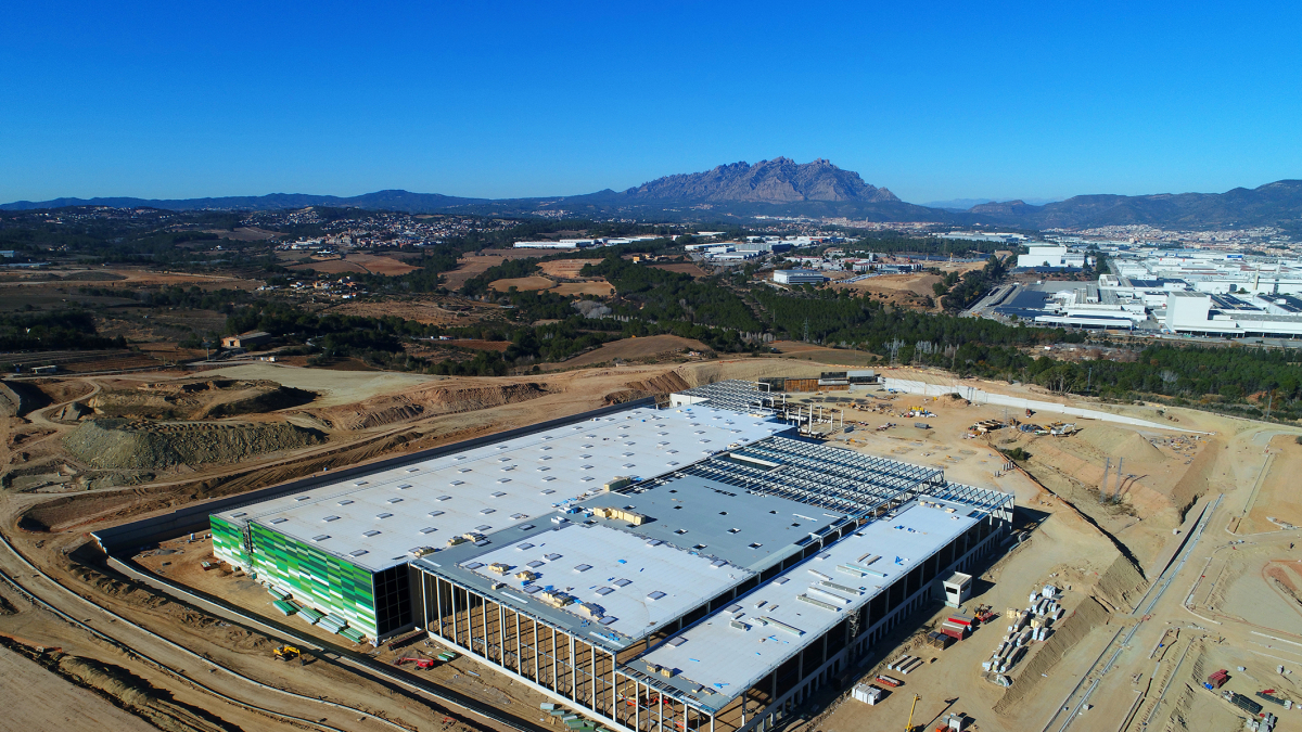 La nau que Lidl està construint a Martorell.