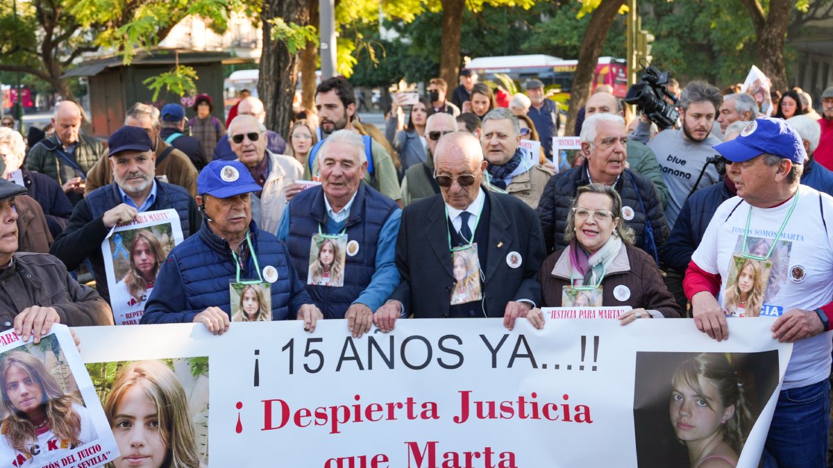 El abuelo de Marta del Castillo encabezó la protesta en Sevilla. - EUROPA PRESS