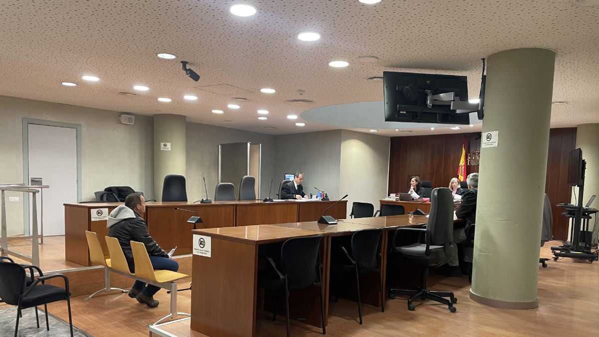 L’acusat, ahir al banc dels acusats de l’Audiència de Lleida. - A. GUERRERO