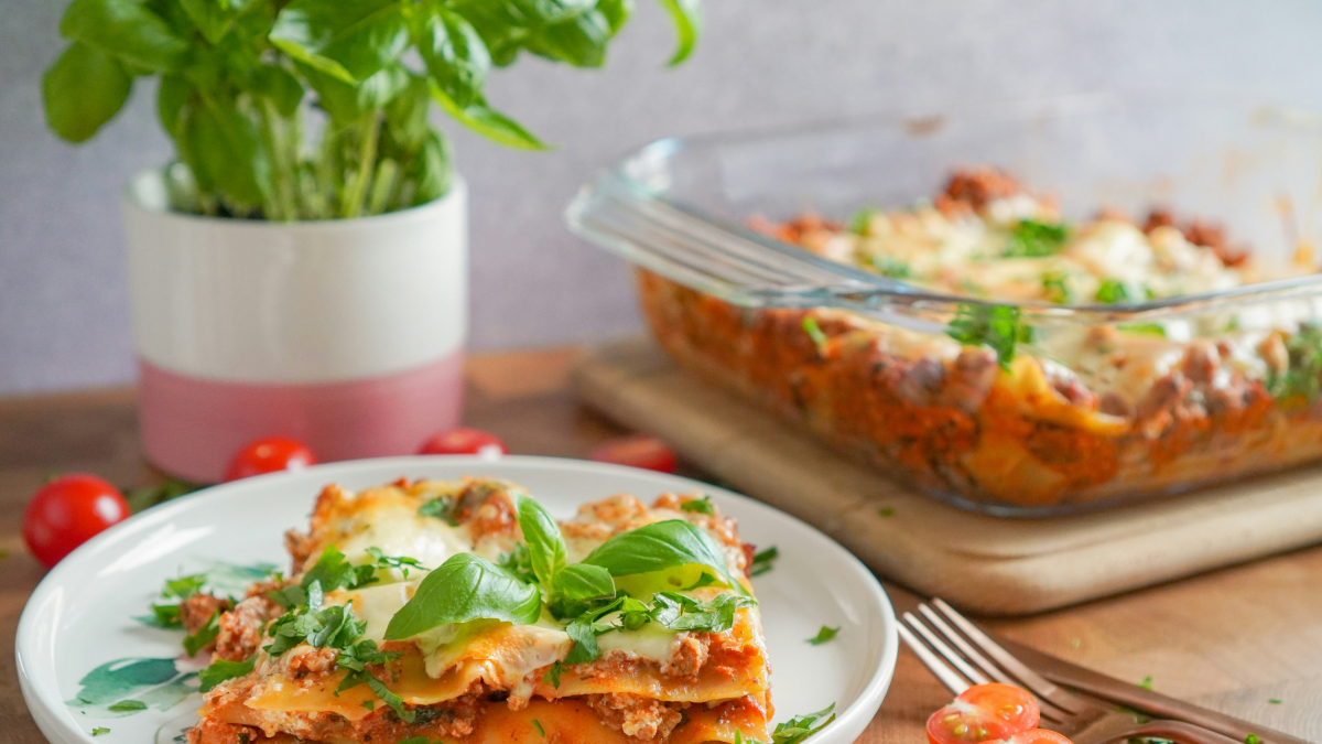 Imagen de archivo de un plato de lasaña.