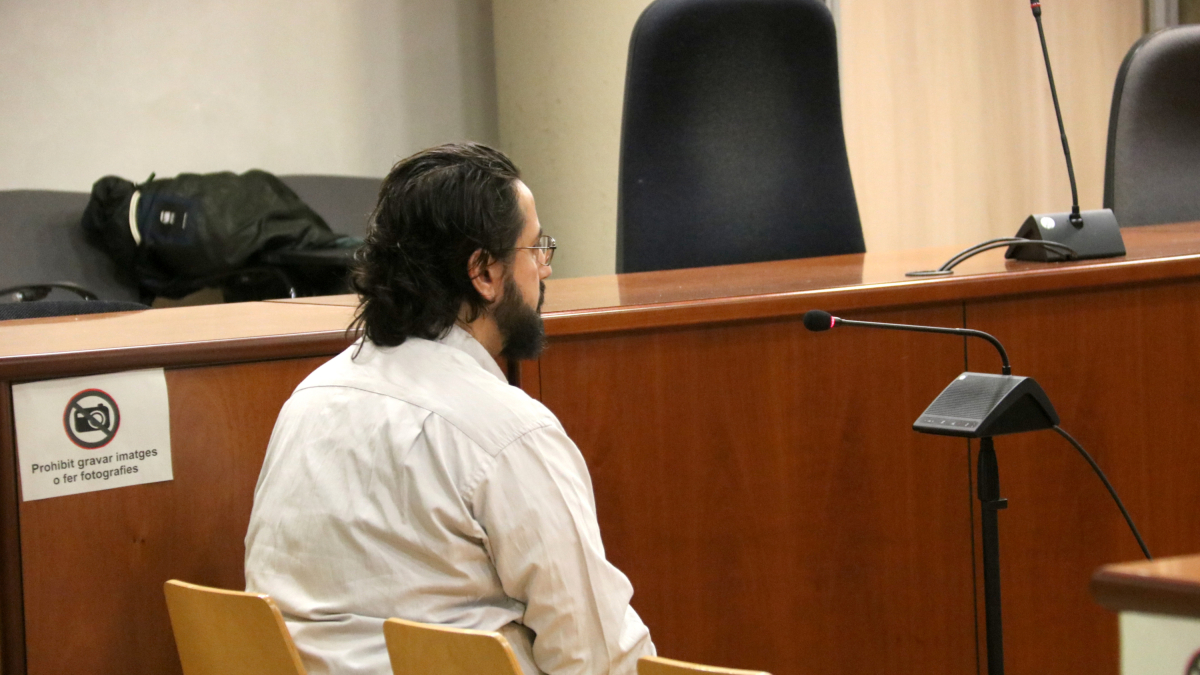 L'home assegut al banc dels acusats de l'Audiència de Lleida.