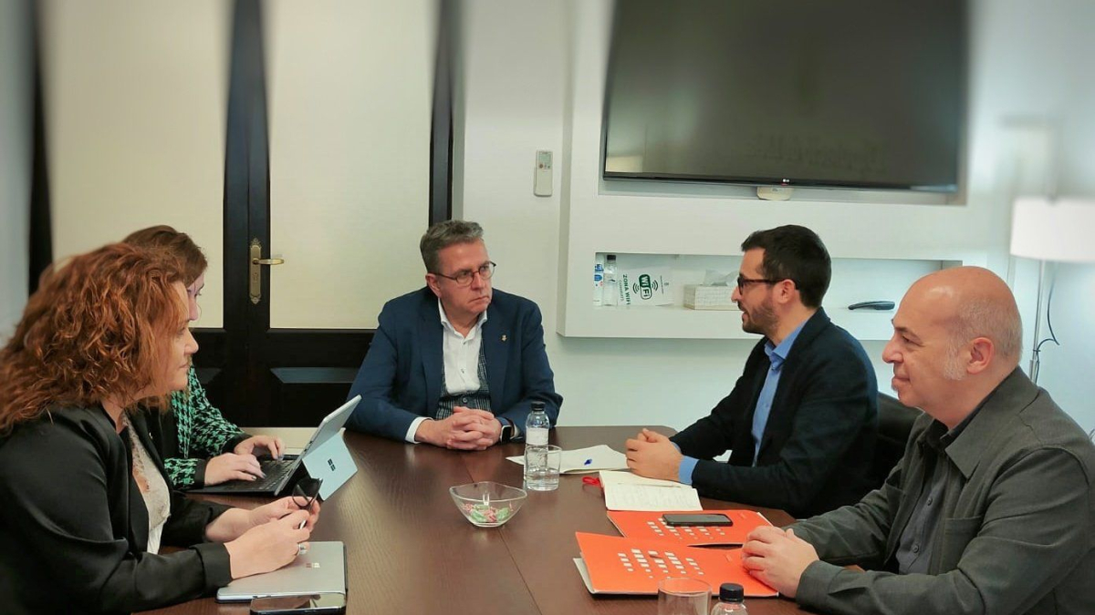 La reunión celebrada ayer en la diputación de Lleida. - FONS CATALÀ DE COOPERACIÓ