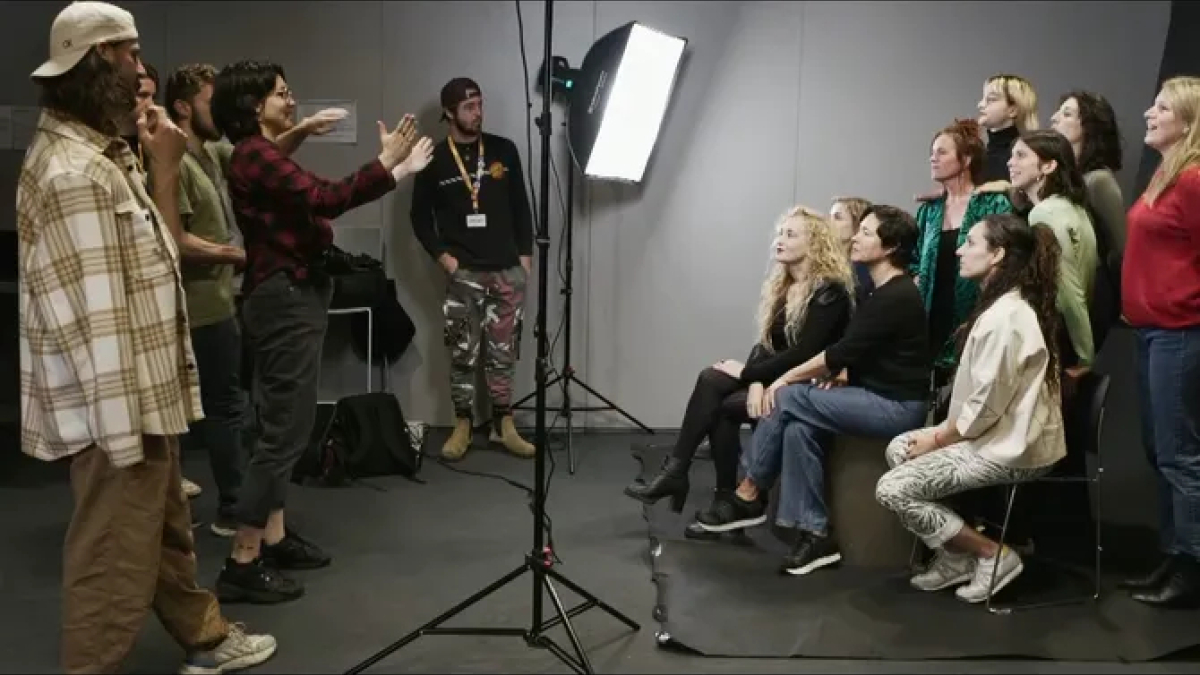 El documental entrevista a diferentes profesionales del cine. - 3CAT