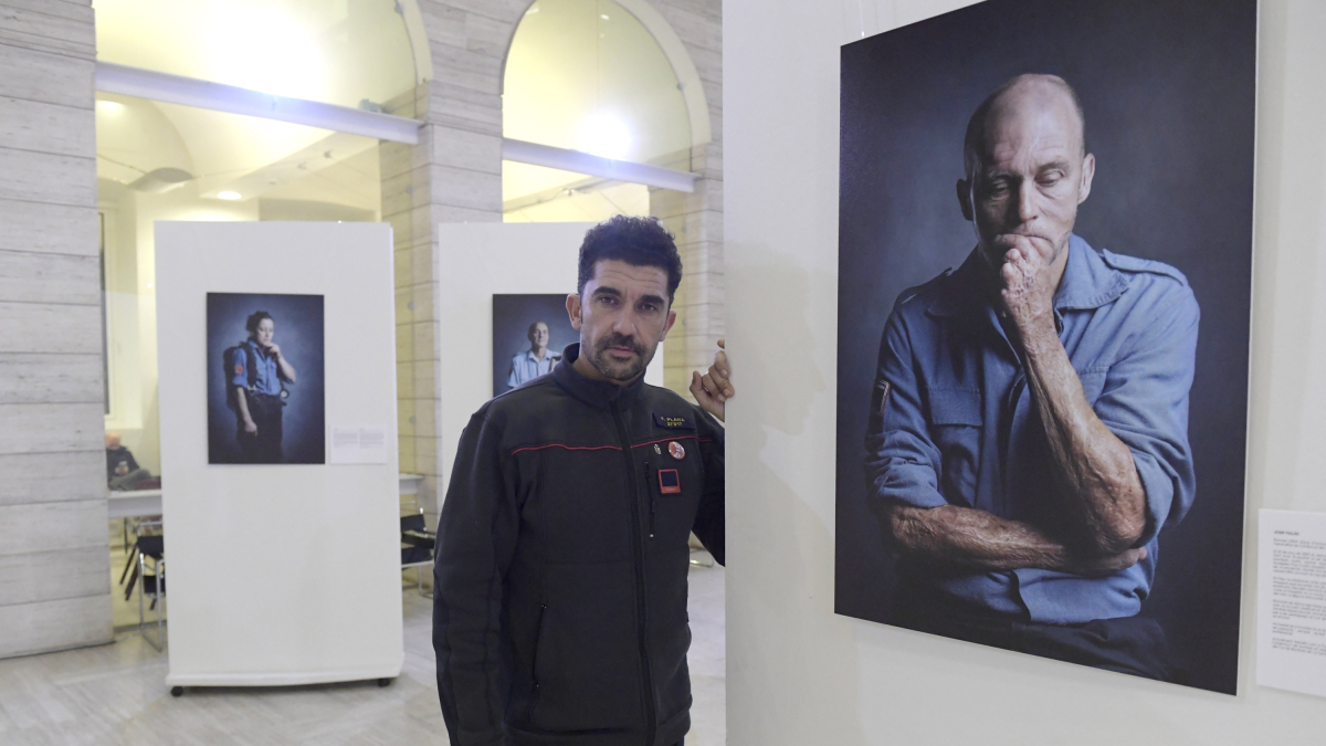 Francesc Plana. L’autor de Cara B amb el retrat de Pep Pallàs, únic supervivent de la tragèdia dels GRAF