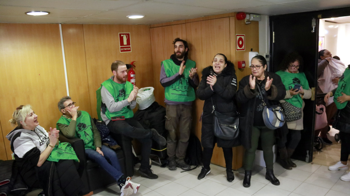 Movilización de la PAH en la Delegación del Govern en Lleida.