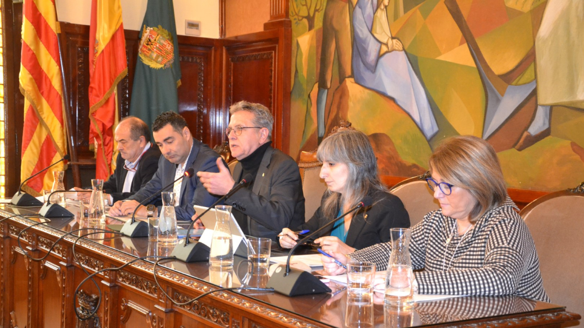El president i vicepresidents de la Diputació de Lleida durant el ple d'aquest dilluns.