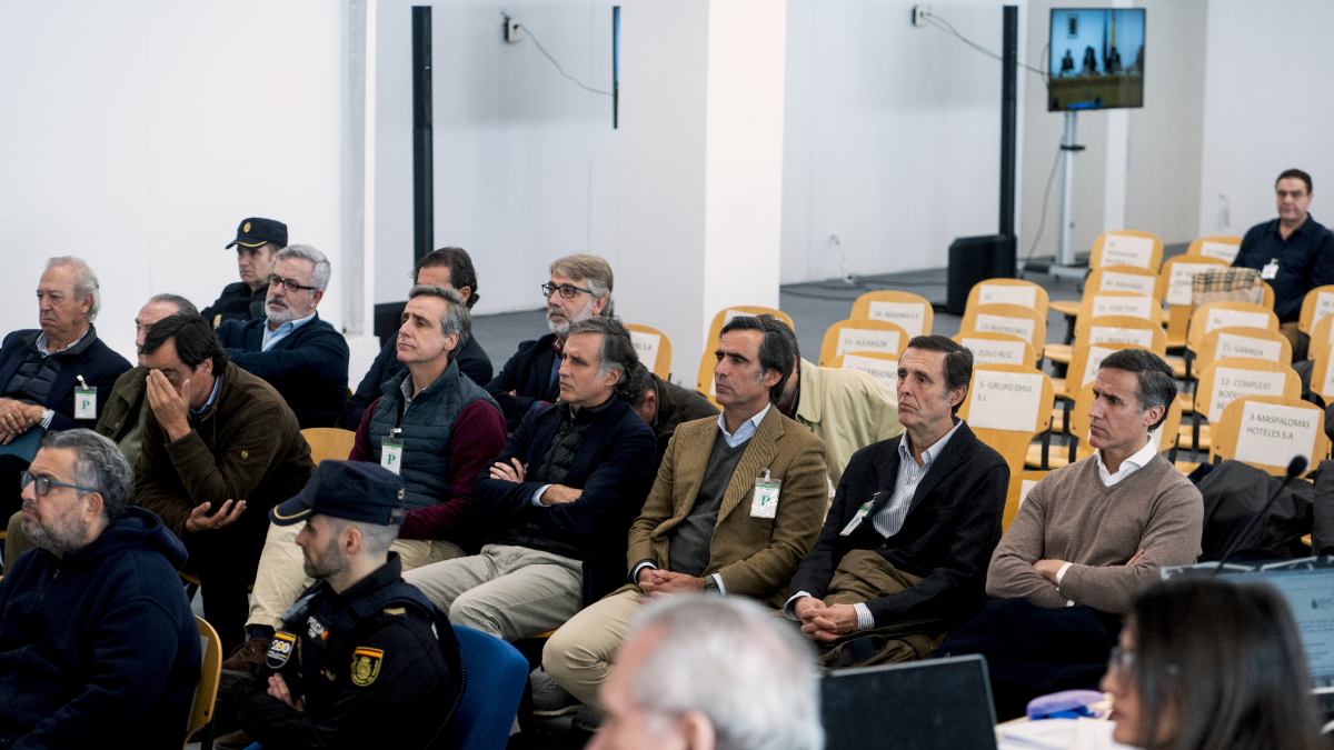 Els sis fills de José María Ruiz-Mateos, ahir a l’Audiència. - EFE