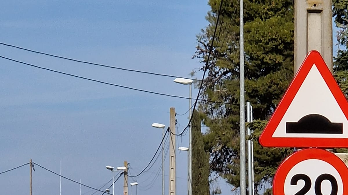 En primer término, dos señales que ya se han renovado. - A.V.S.