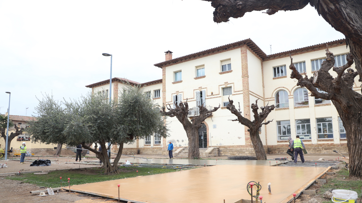 Las obras de la plaza de Les Escoles de Seròs donde se están ejecutando las obras. - MAGDALENA ALTISENT