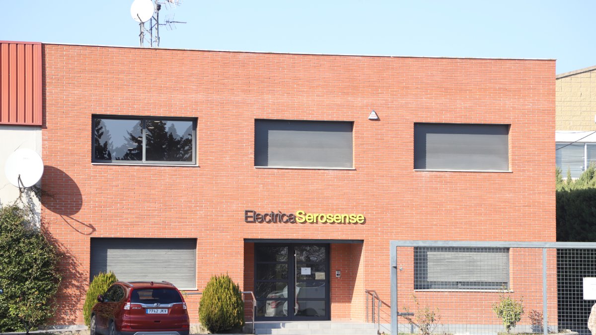 El exterior de la sede de la firma leridana Eléctrica Serosense. - MAGDALENA ALTISENT