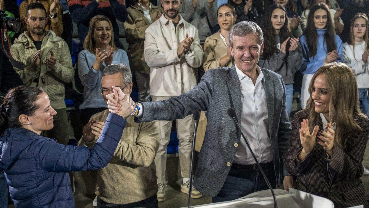 El president gallec Alfonso Rueda (PP), dijous en un míting. - EFE