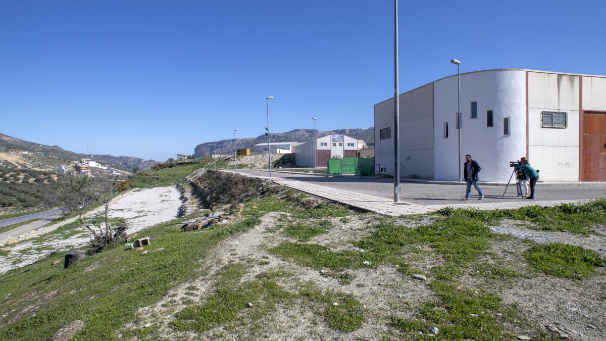 La violació grupal es va produir en un descampat de Los Villares. - EFE