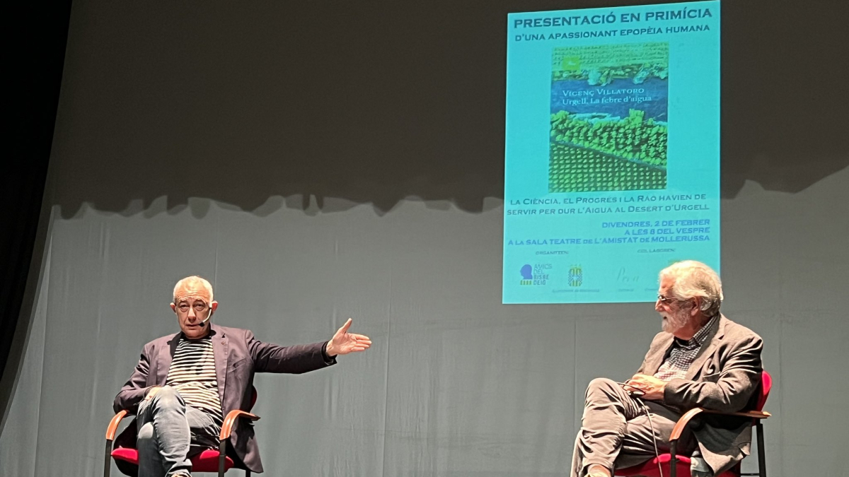 El Teatre de L’Amistad se llenó el viernes en la presentación del libro ‘Urgell. La febre de l’aigua’. - TWITTER/@RAMONTREMOSA