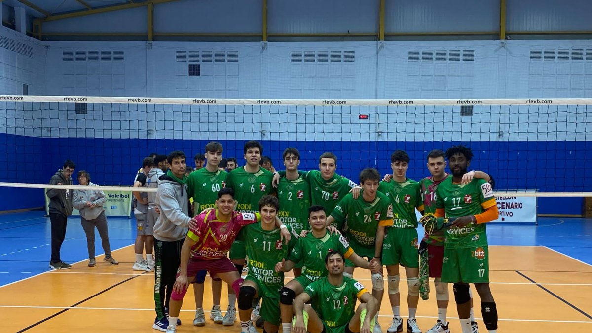 Los jugadores del Balàfia Vòlei, tras el partido.