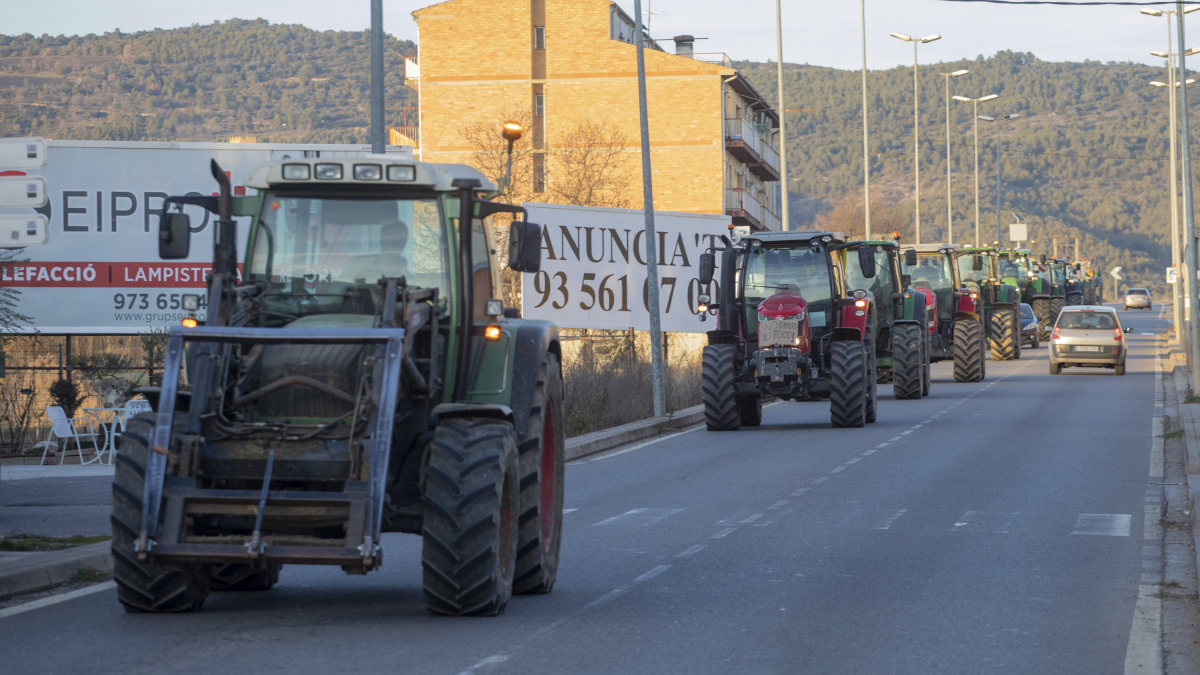 Marcha lenta de tractores a la C-13 de Pallars Jussà