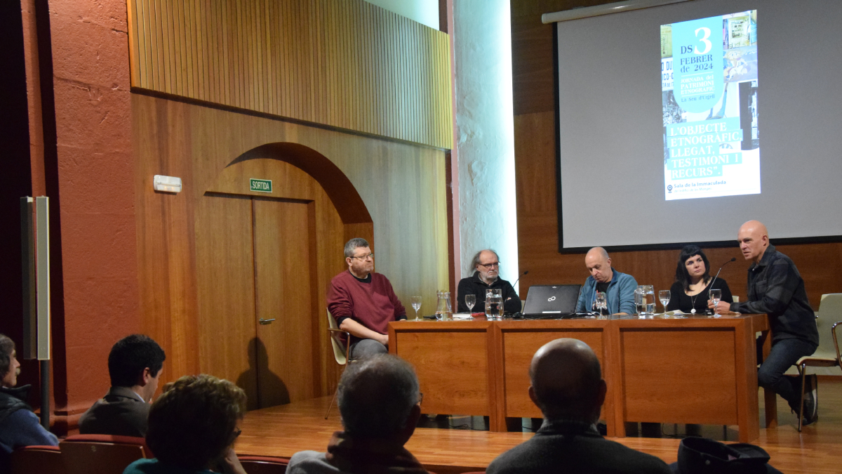 Participants en la jornada ‘L’objecte etnogràfic, llegat, testimoni i recurs’. - C. SANS