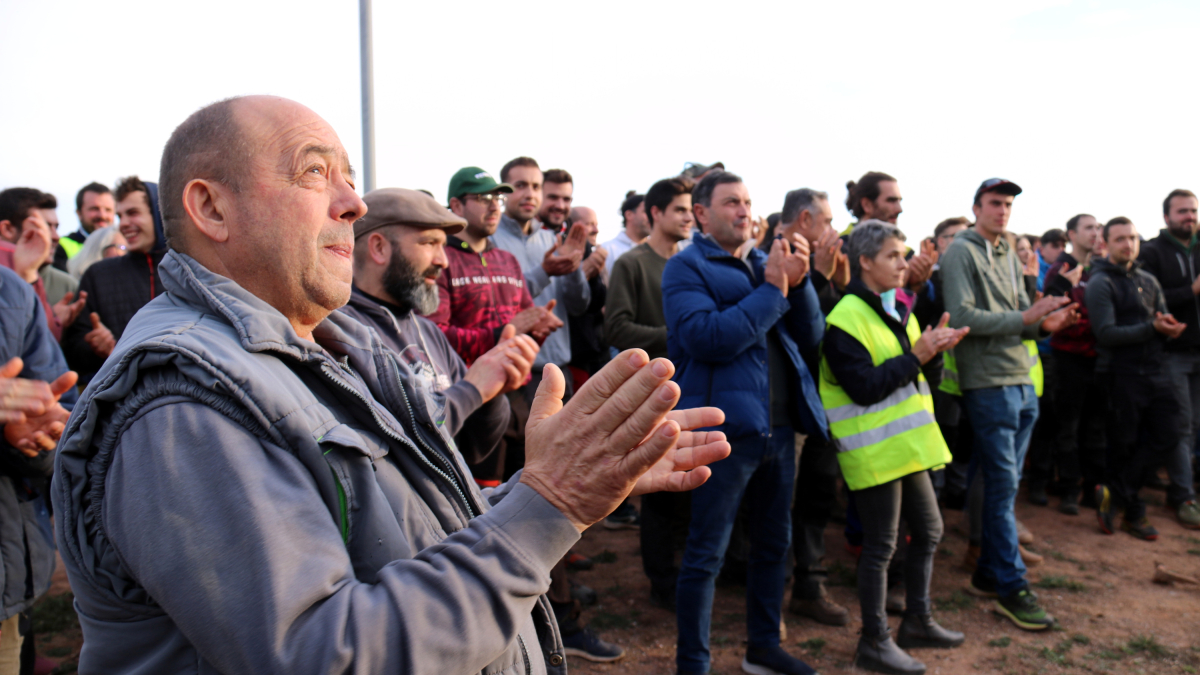 Los agricultores aplauden la decisión de bajar a Barcelona con los tractores