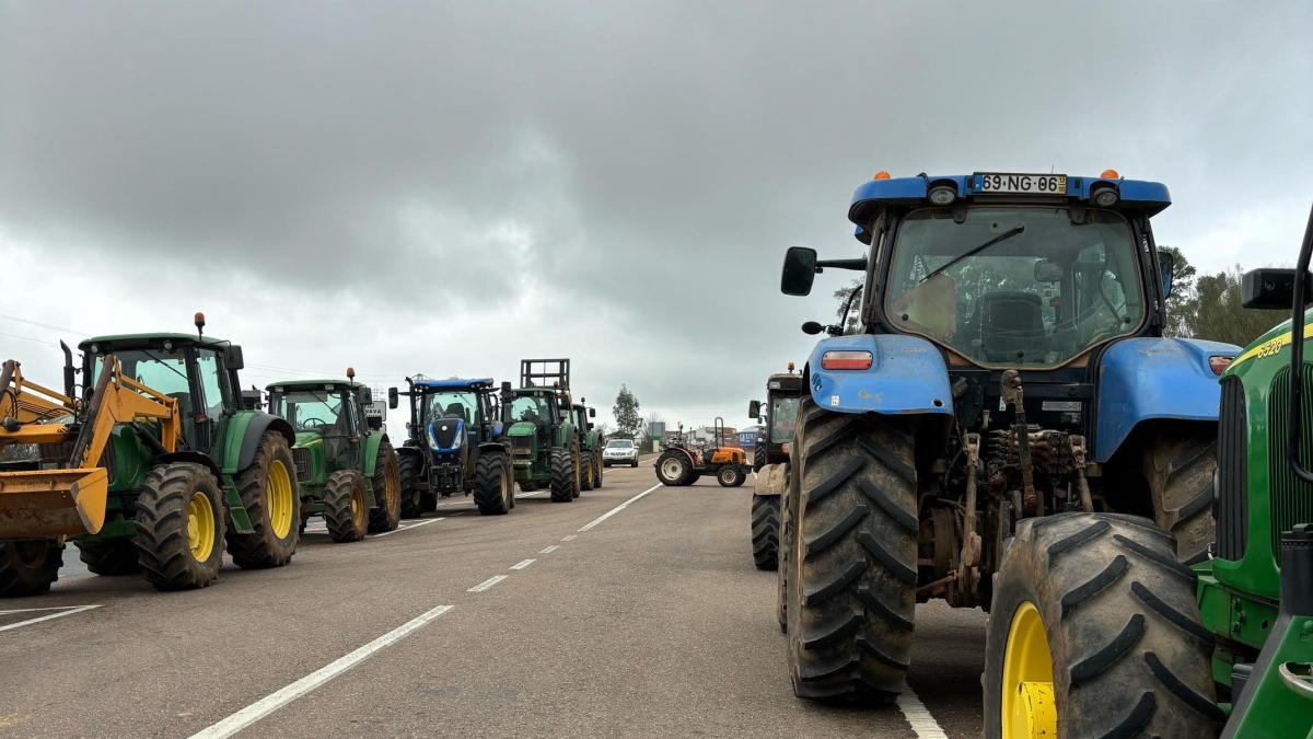 Imatge d’arxiu d’un tall de carretera protagonitzat per agricultors.