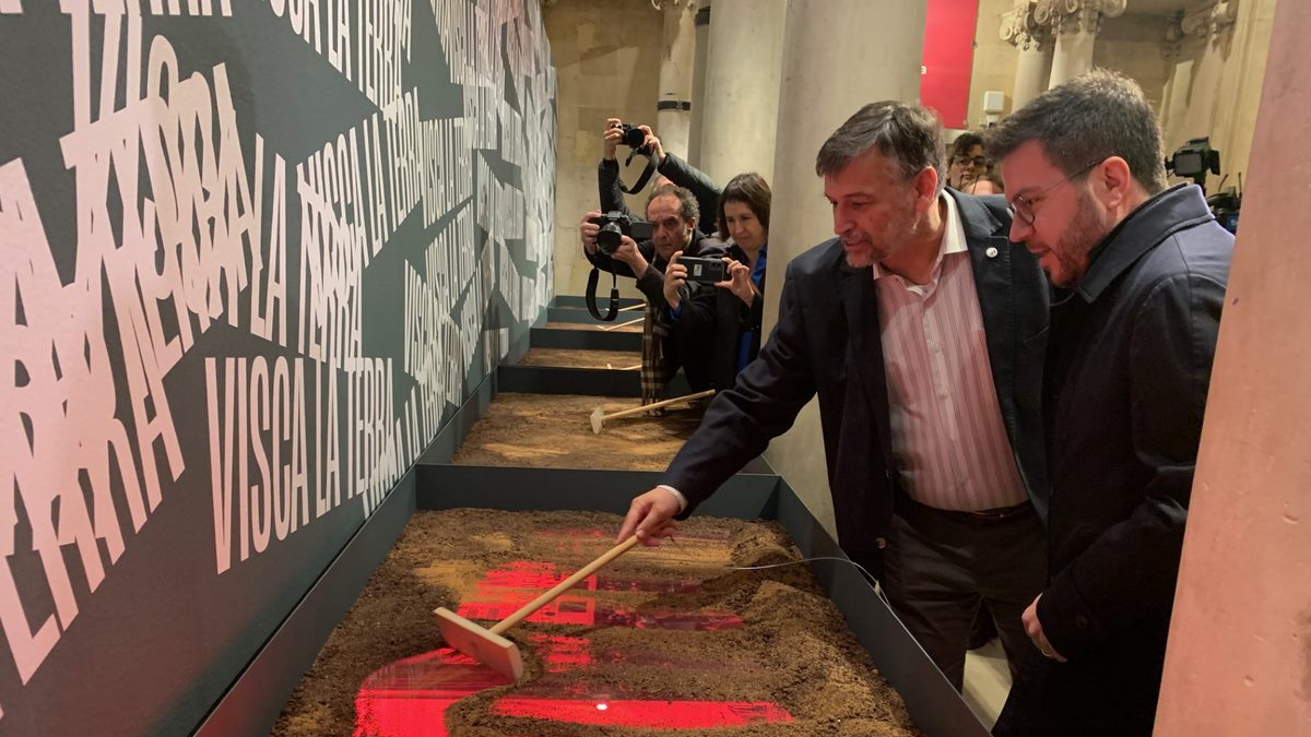 Inauguración de la exposición ‘Visca la terra! 50 anys d’Unió de Pagesos’, ayer en el Palau Robert. - UNIÓ DE PAGESOS