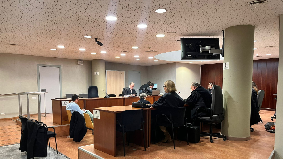 L’acusat, ahir en la segona i última sessió del judici a l’Audiència de Lleida. - M.CABELLO