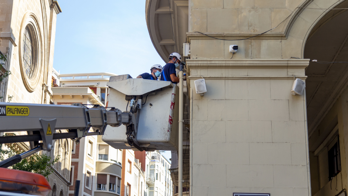 Imagen de archivo de la instalación de cámaras den el Eix Comercial.