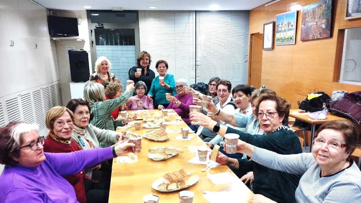 Las mujeres de la AVV de Jaume I celebran el día de Santa Àgueda - AVV JAUME I