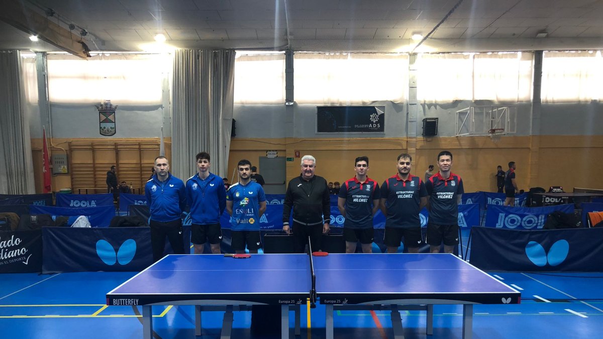 Joan Masip, tercero por la izquierda, volvió a jugar ayer tras lesionarse en pretemporada y fue decisivo.