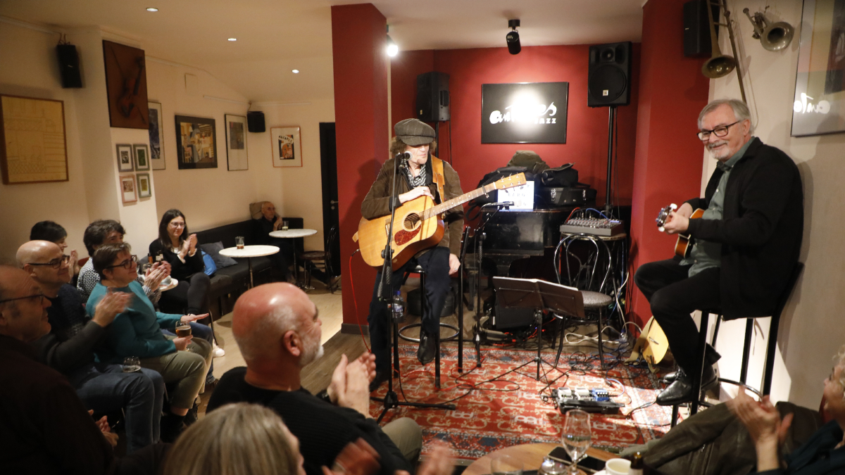 El músic Xavier Baró porta el seu 'Llum subterrània ambulant' al pub Antares - AMADO FORROLLA