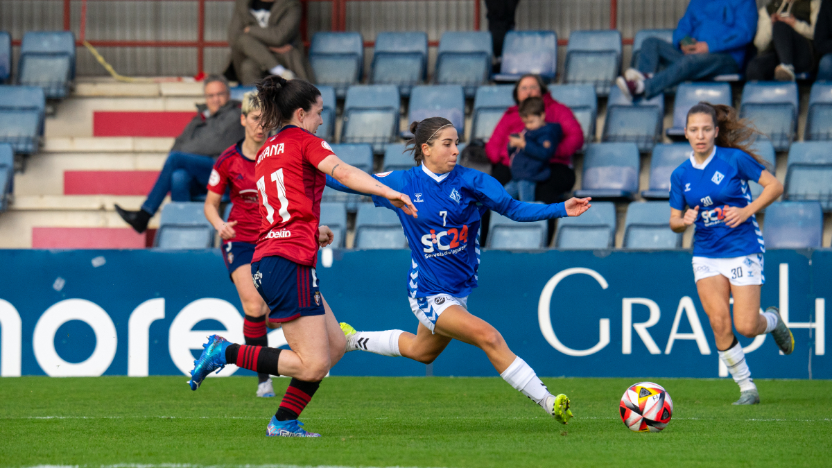 Yamila Badell debutó con el AEM en los últimos minutos y trabajó por banda izquierda para intentar conseguir el empate. - PAU PASCUAL