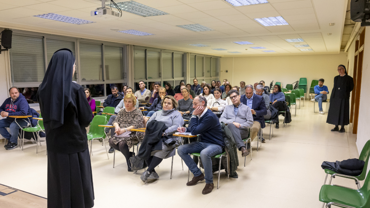 El Mater prevé un coste de 688 € al mes por la ESO no concertada - JORDI ECHEVARRIA