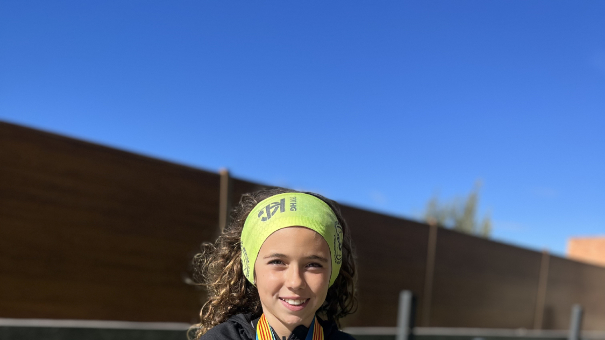 Alba Capell, con las tres medallas logradas este 2024.