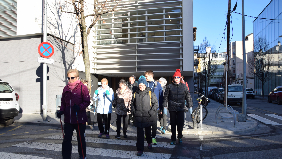 Els participants d’ahir van sortir des del CAP de la Seu cap al camí d’Alàs. - C. SANS