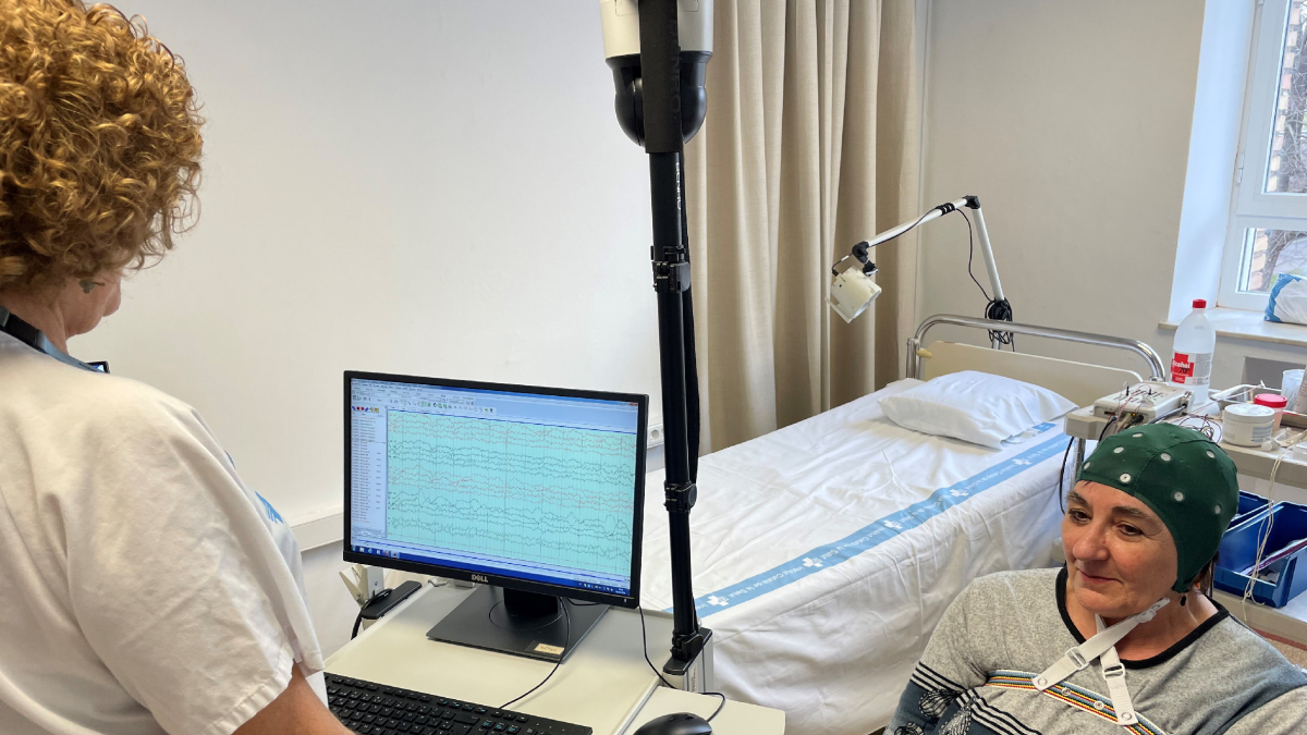 Una paciente, durante una consulta en el Arnau de Vilanova. - ICS