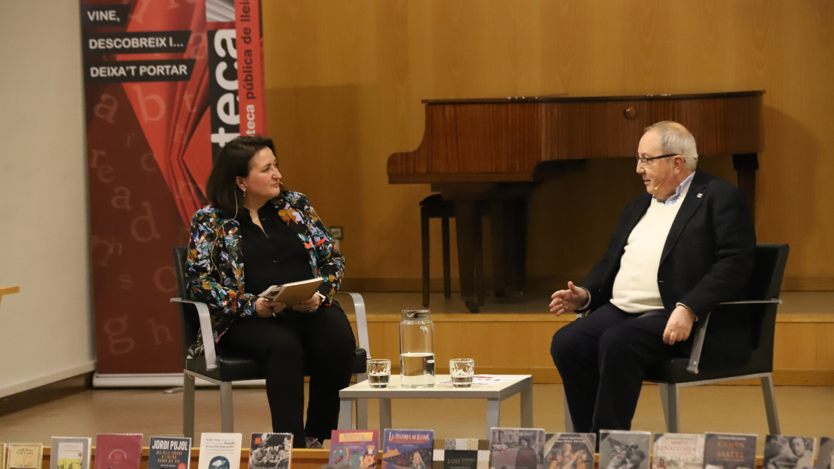 Tertúlia literària a la Biblioteca Pública de Lleida amb Antoni Gelonch - MAGDALENA ALTISENT