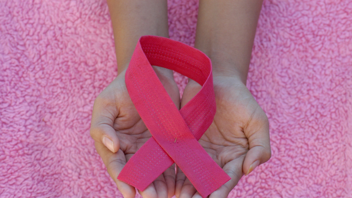 Un dispositivo portátil de detección de cáncer de mama puede detectar biomarcadores de esta enfermedad a partir de una pequeña muestra de saliva.