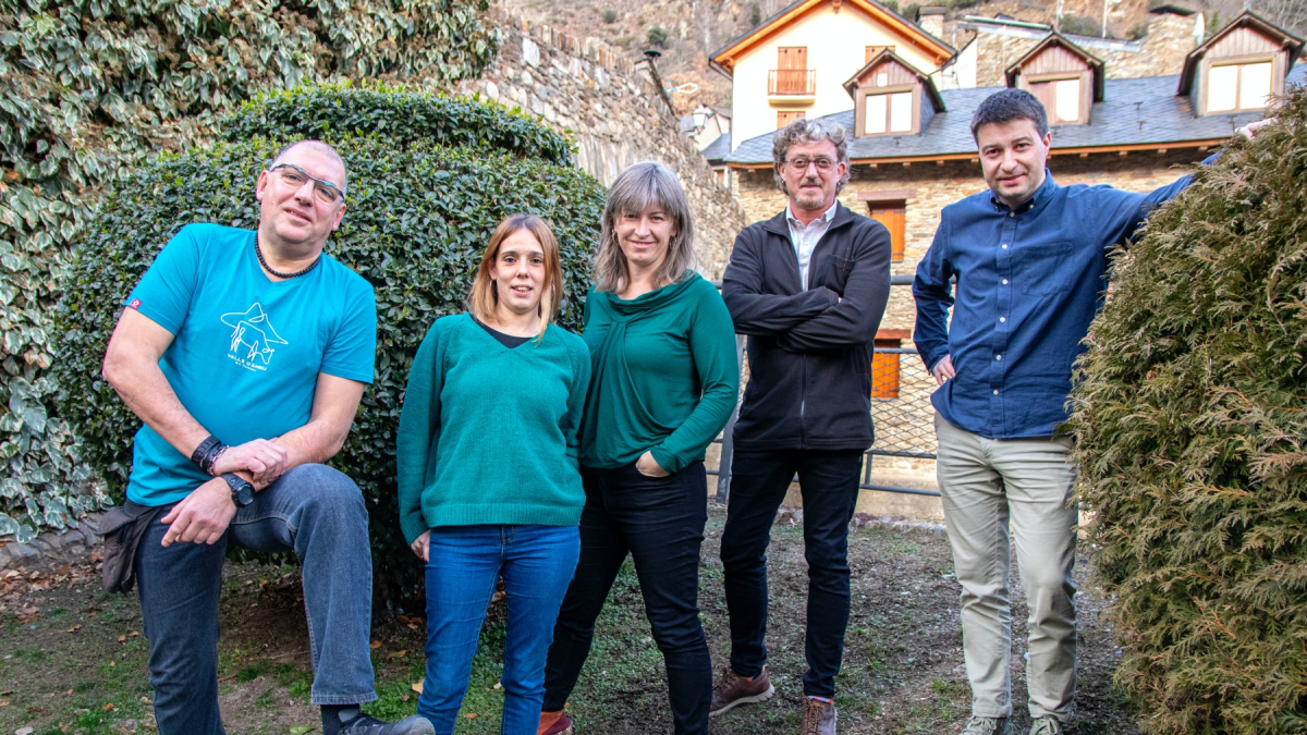 Imagen del nuevo equipo de dirección con Judit Busquets y Amàlia Atmetlló en el centro. - ORIOL RIART