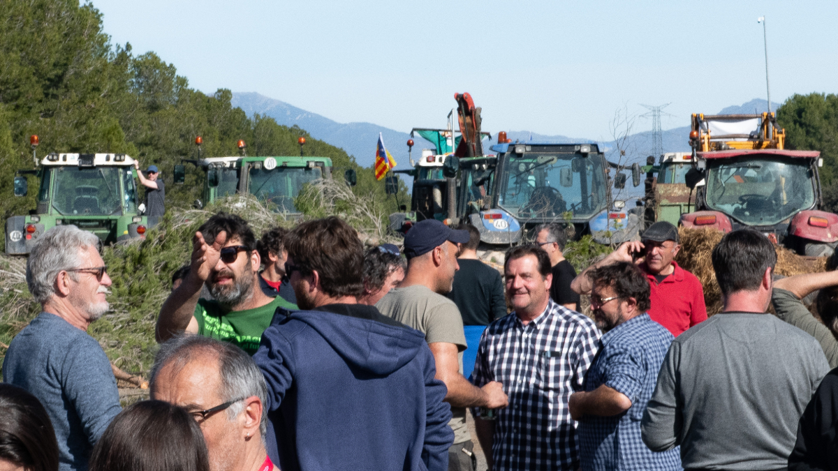 Els pagesos que des de dimarts tallaven l’AP-7 es van retirar ahir després d’un acord amb Agricultura. - EUROPA PRESS