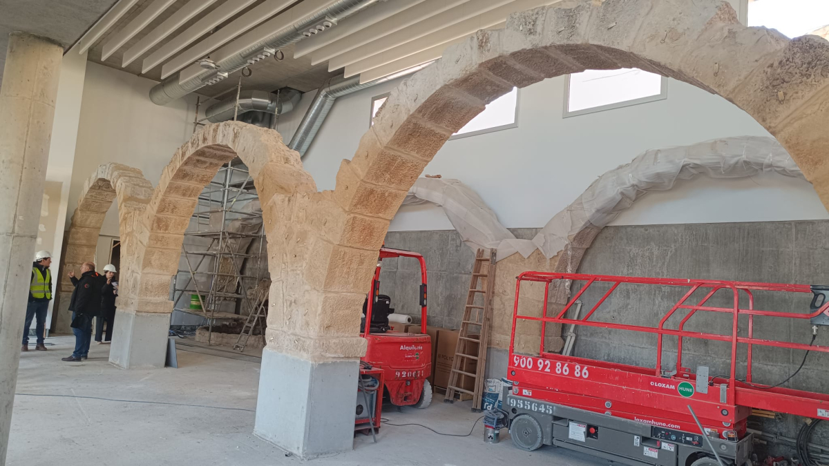 La última visita que se llevó a cabo recientemente a las obras del Espai Cultural. - C.LL.